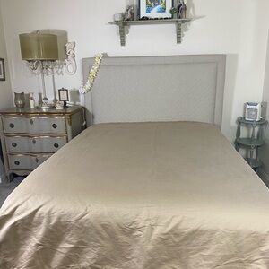 Vera Wang Cream Bedding Sheet